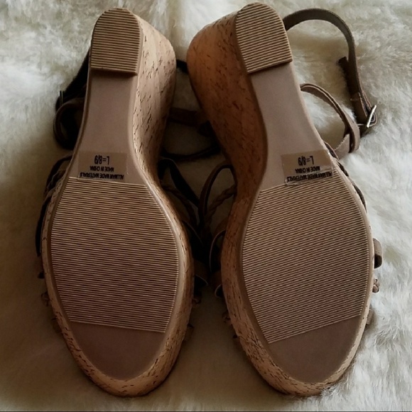 NWOT Strappy Tan Wedge Heels - Picture 6 of 6